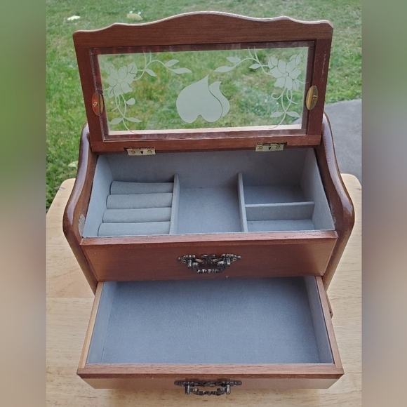 Made to look Vintage Wooden Jewellery Organiser Trinket Box Made In Taiwan. - Picture 4 of 13